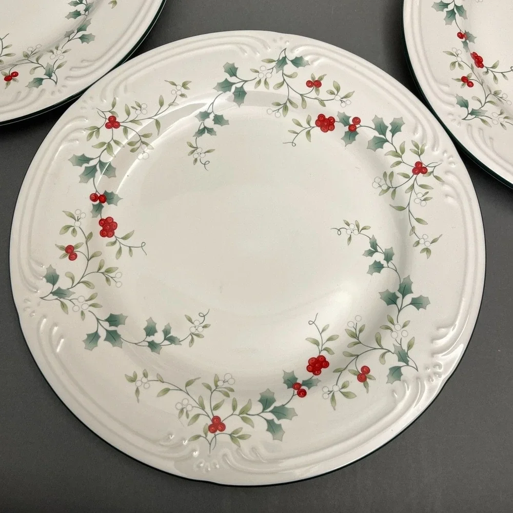 Pfaltzgraff Winterberry‎ Dinner Plates White Red Green 10 3/8